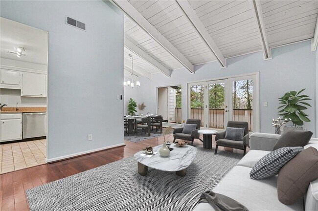 Building Photo - 3813 Paces Ferry W