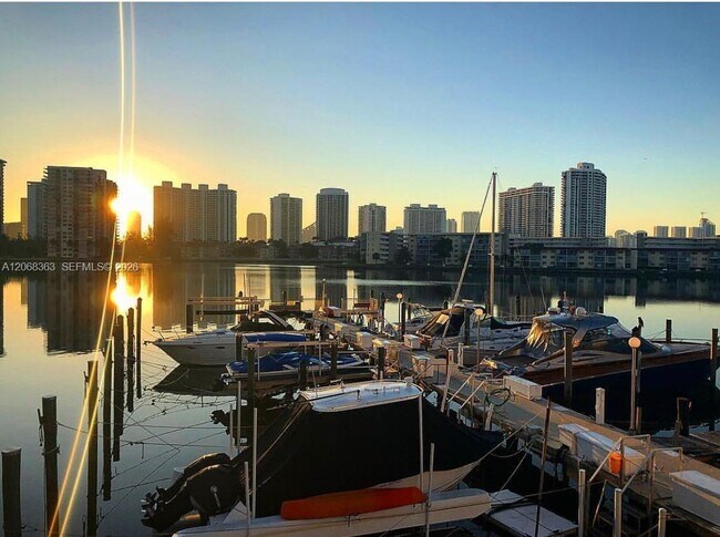 Building Photo - 18081 Biscayne Blvd