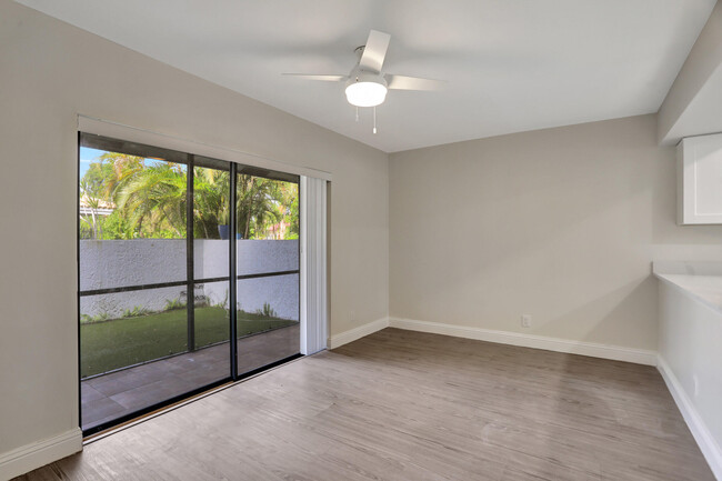 Building Photo - 9775 Riverside Dr