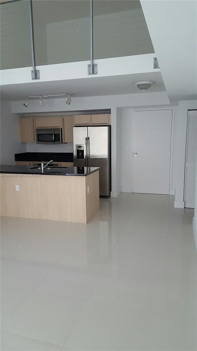 Building Photo - 1111 SW 1st Ave