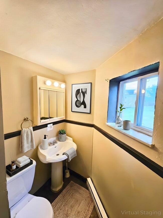 Building Photo - 2Bed/1Bath Single Family Home in Clairton