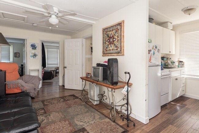 Building Photo - 208 S K St