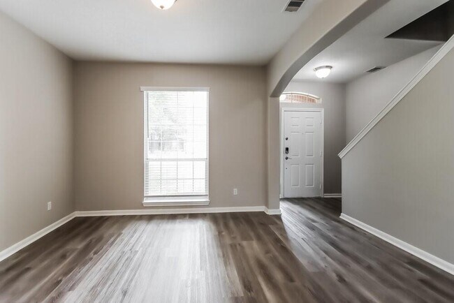 Building Photo - 209 Doncaster