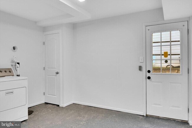 Building Photo - 4224 Kinmount Rd