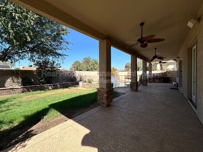 Building Photo - 774 E Maria Ln