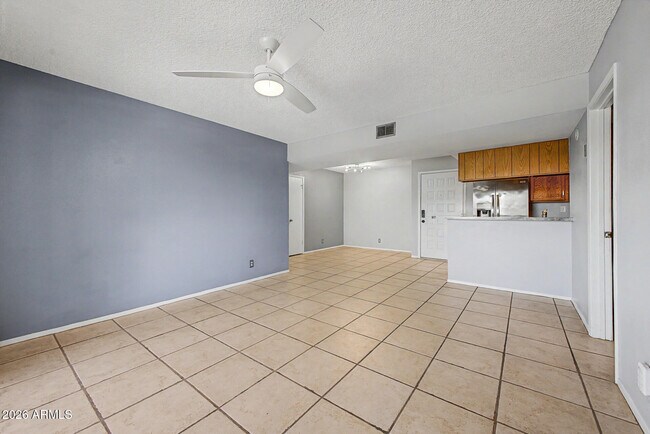 Building Photo - 540 N May