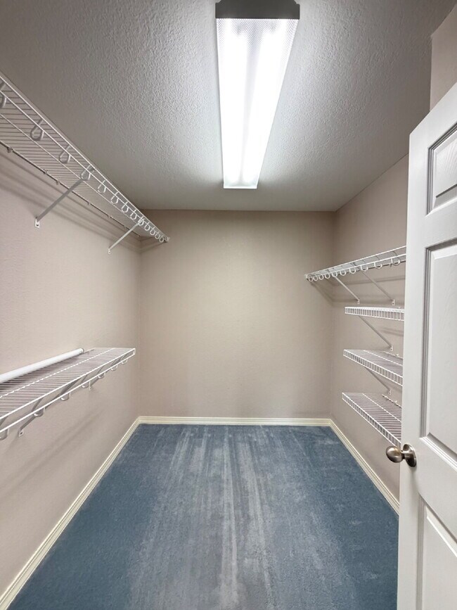 Building Photo - "Charming 3-Bedroom Summerbrooke home with 2 Full Baths with Fenced in, flat back yard”