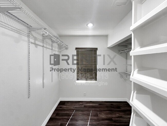 Building Photo - 938 W Berkeley Ct