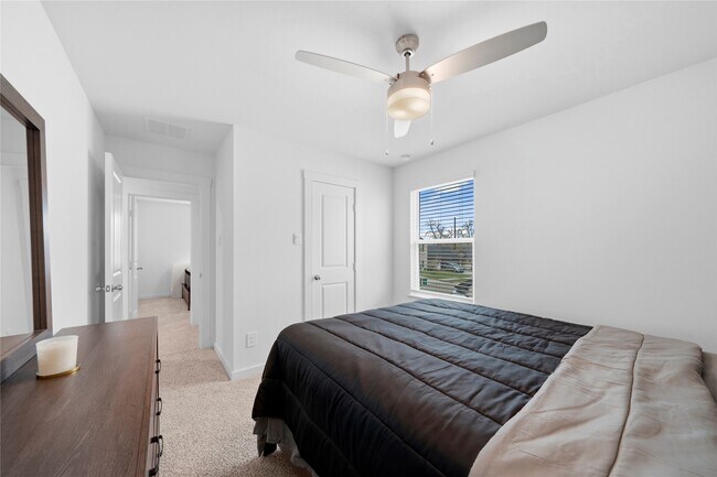 Building Photo - 1542 Merulana Lane