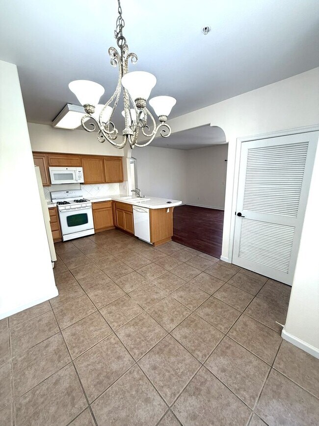 Building Photo - 610 Sunrise Dr