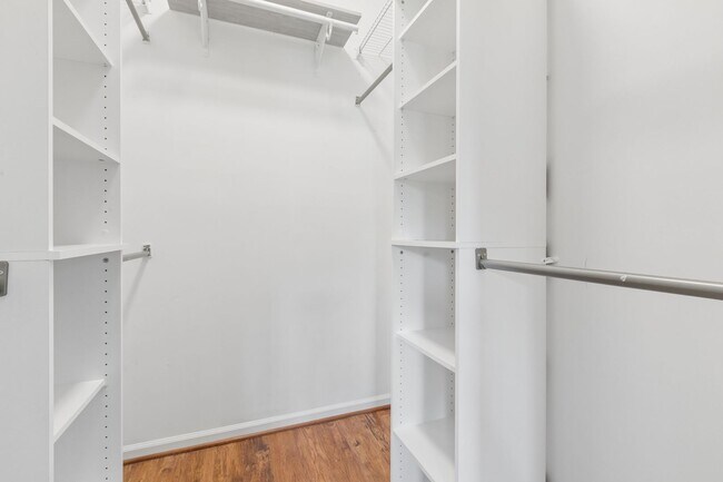 Building Photo - Gorgeous Home Ready for Move In