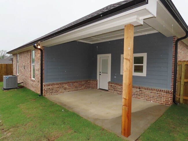 Building Photo - 1692 Alamo Xing Rd