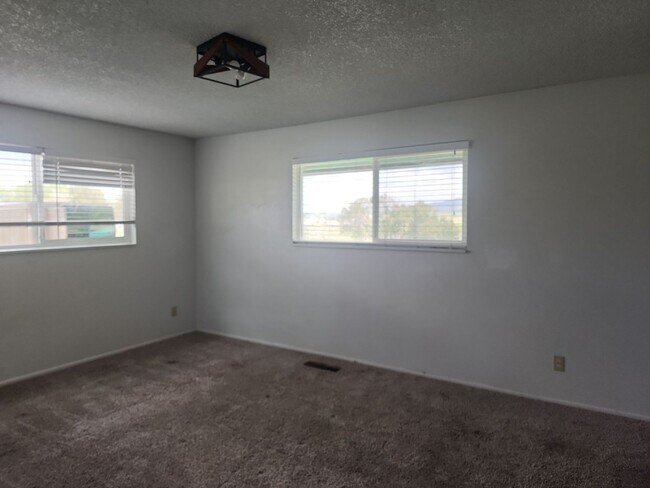 Building Photo - 3210 N Bulldog Rd