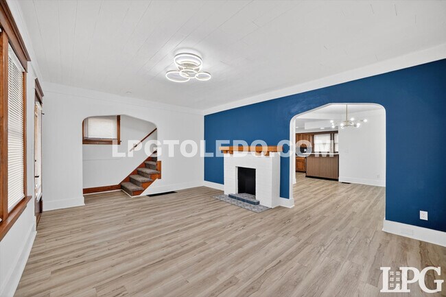 Building Photo - 4140 Caroline Ave