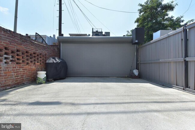 Building Photo - 132 Seaton Pl NW