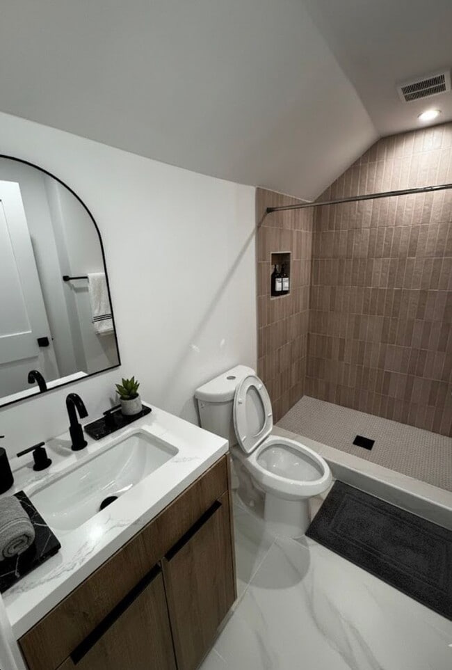 Building Photo - 5506 Barton Ave