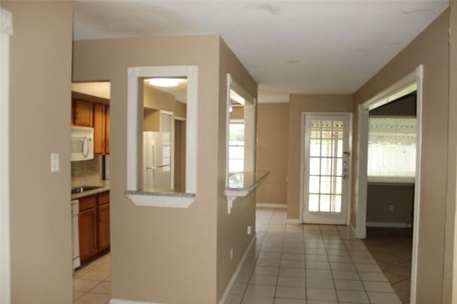 Building Photo - 2834 Hollandale Ln