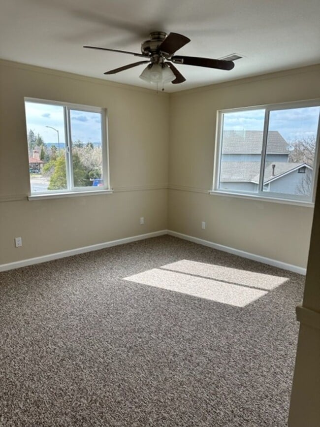 Building Photo - 2471 Starling Dr