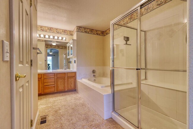 Building Photo - 6697 S Forest Way