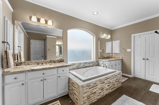 Building Photo - 1615 Noble Pointe Dr