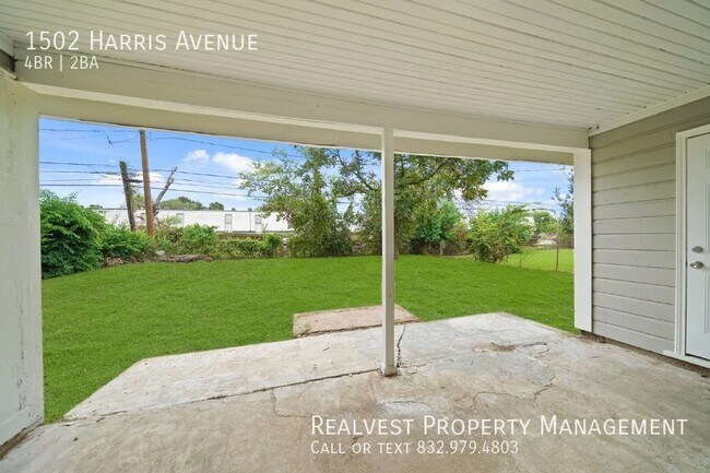 Building Photo - Freshly Remodeled 4-Bedroom, 2-Bathroom Ho...