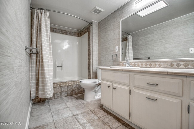 Building Photo - 8647 E Devonshire Ave