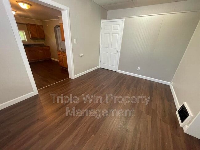 Building Photo - 132 Cunningham Ave