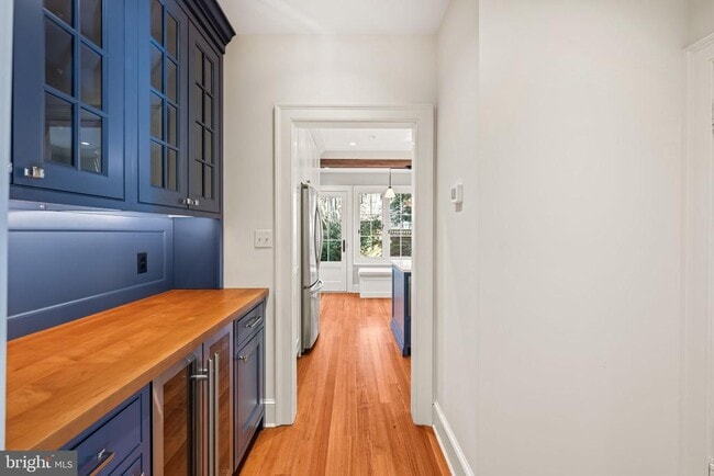 Building Photo - 509 Duke St