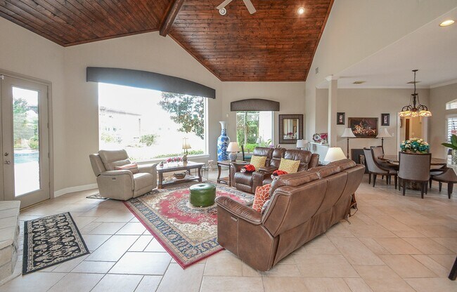 Building Photo - 15302 Bandera Falls Bend