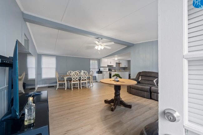 Building Photo - 158 Thomas Field Rd SE