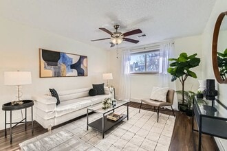Building Photo - CHARMING 1 Bed 1 Bath Condo Near Downtown Louisville!