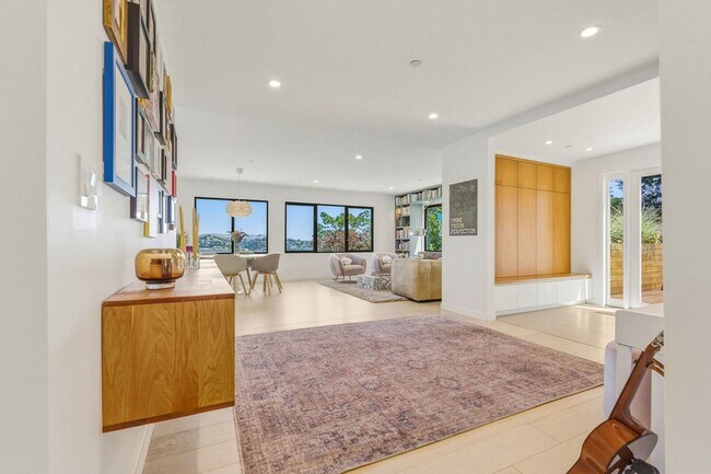 Building Photo - Beautifully Remodeled 4BR + Office Mill Valley Home — Furnished, Private 3/4-Acre Setting, Walk t...