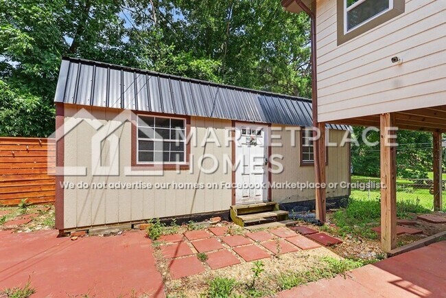 Building Photo - 801 Westfield Dr
