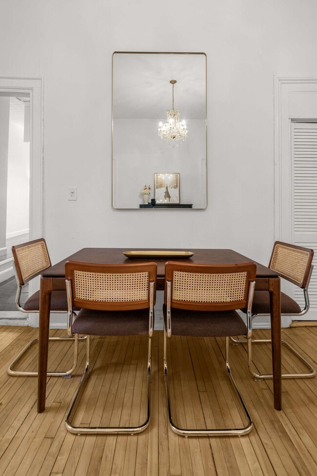 Building Photo - 3 E 9th St