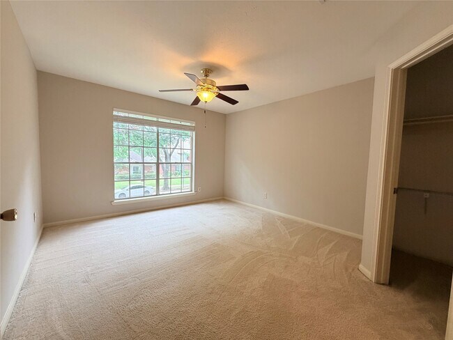 Building Photo - 3306 Vista Lake Dr