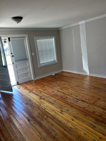 Building Photo - 516 Adams St