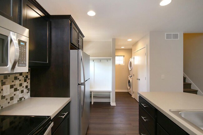 Building Photo - 289 E 19th St