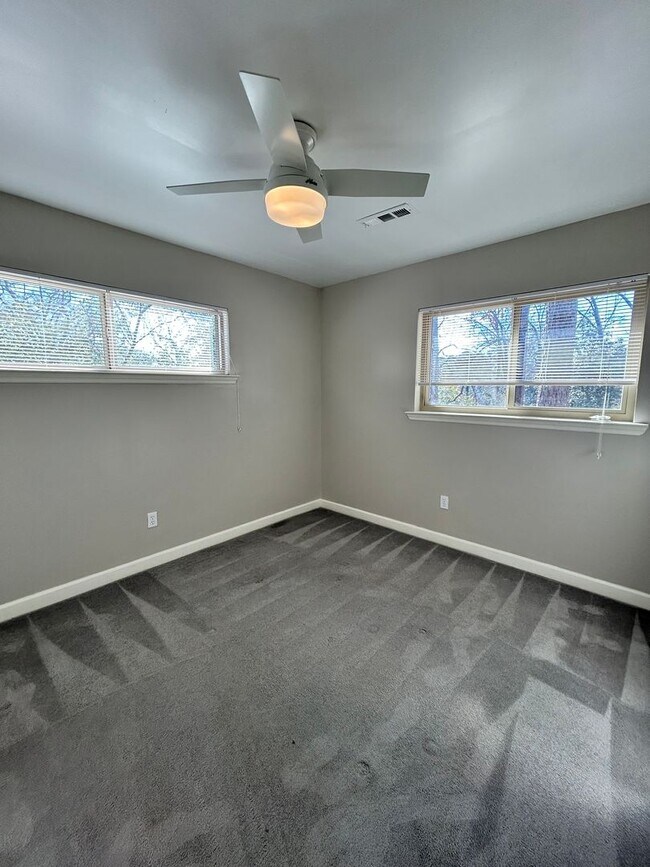 Building Photo - Charming & Spacious 3 Bed | 2 Bath Home | Updated w Large Yard!