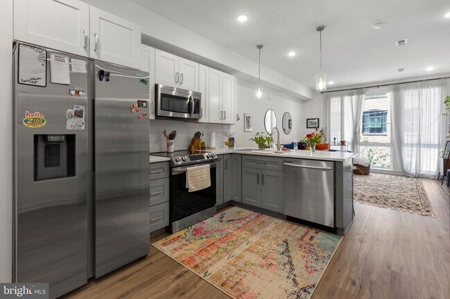 Building Photo - 304 Master St