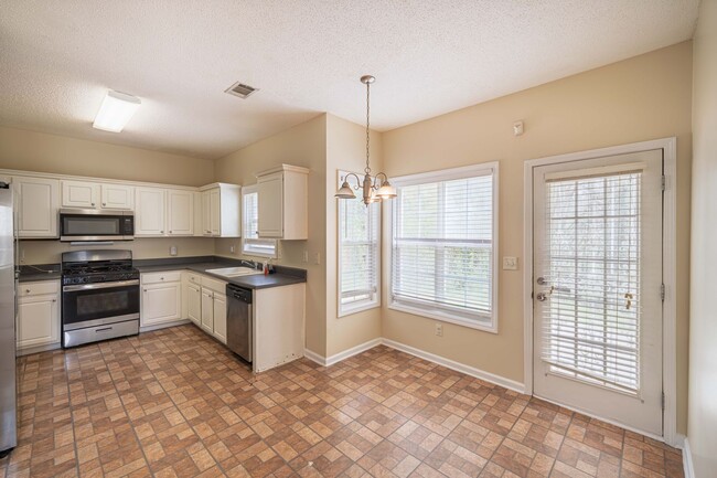 Building Photo - 3Bd/2.5Ba Home in South Fulton with Easy Access to Airport!