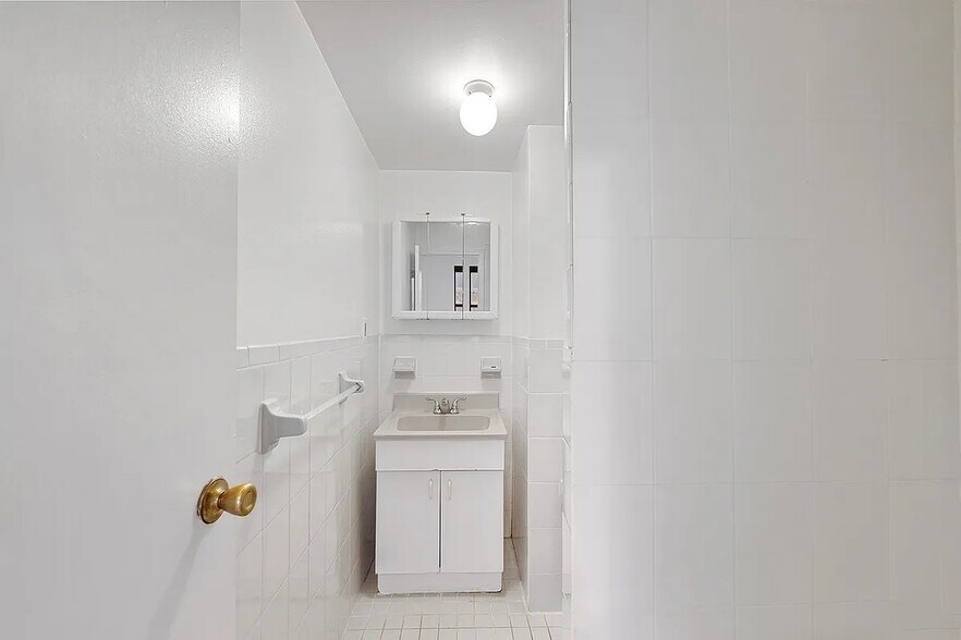 Building Photo - 242 Mulberry St