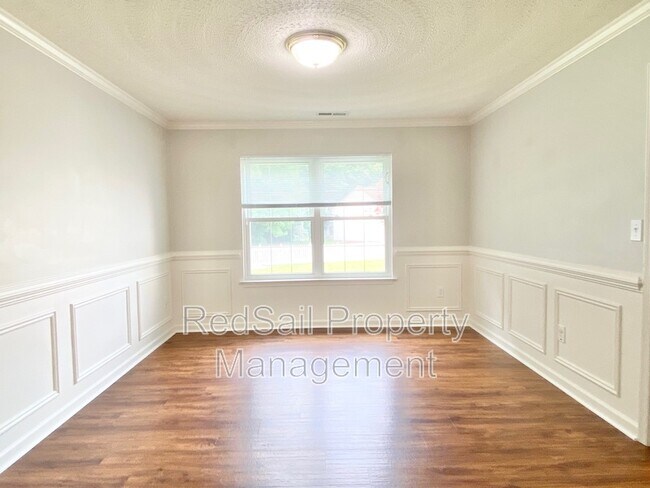 Building Photo - 200 Halles Run