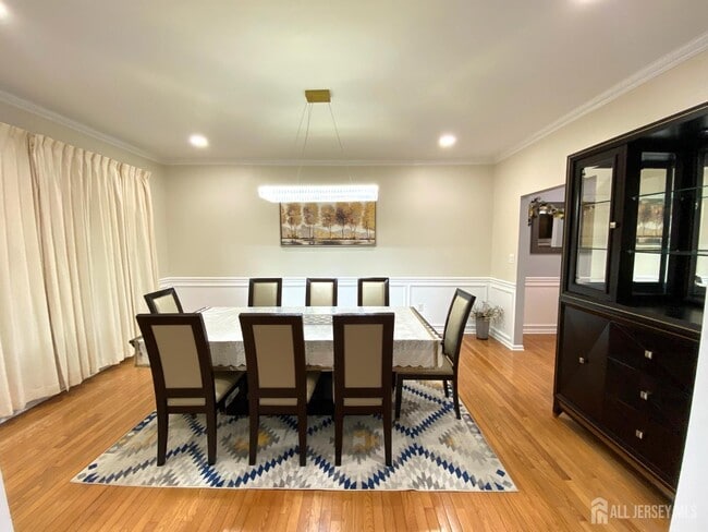 Building Photo - 2 Hampshire Pl