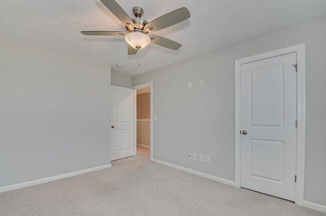 Building Photo - 596 Vinings Dr