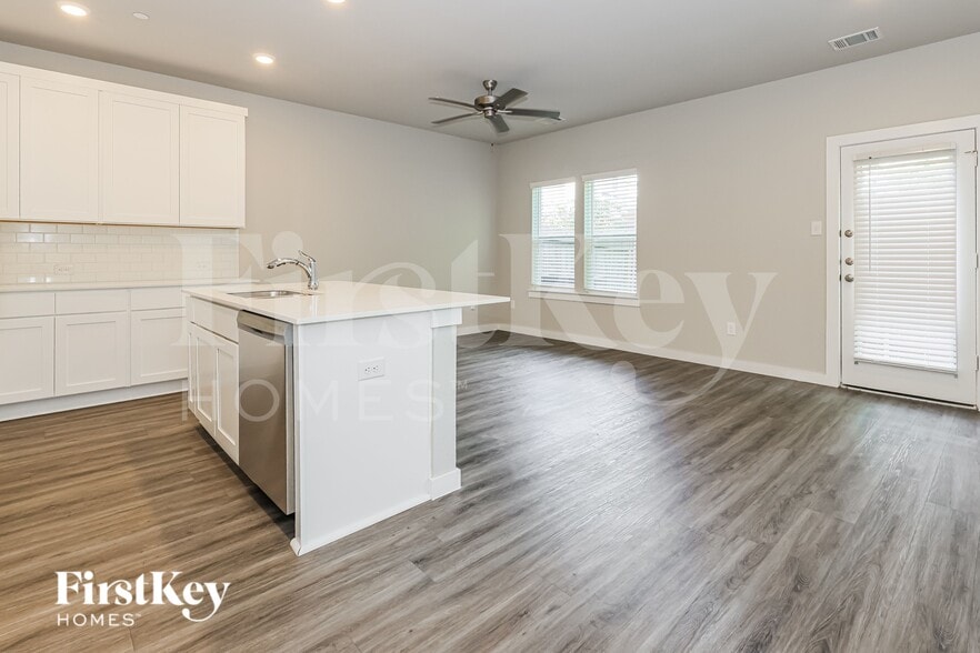 Building Photo - 18322 W Centro Cir