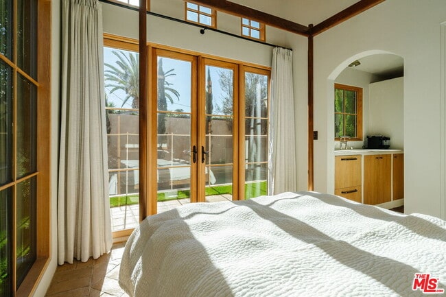 Building Photo - 2640 Clyde Ave