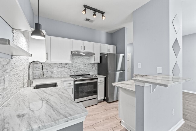 Building Photo - Gated Community in S. Charlotte
