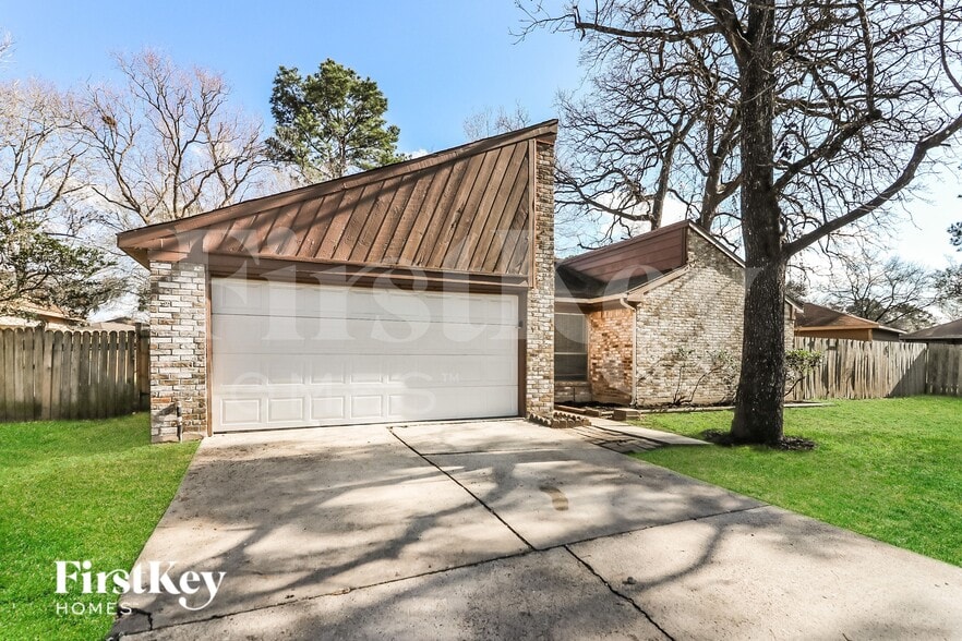 Building Photo - 2606 N Spring Dr