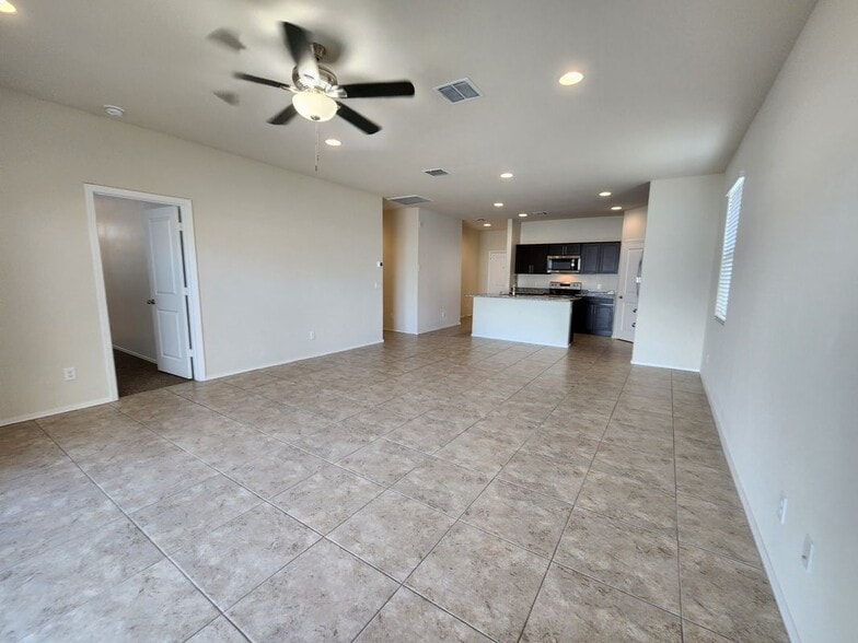 Building Photo - 1058 W Chimes Tower Dr