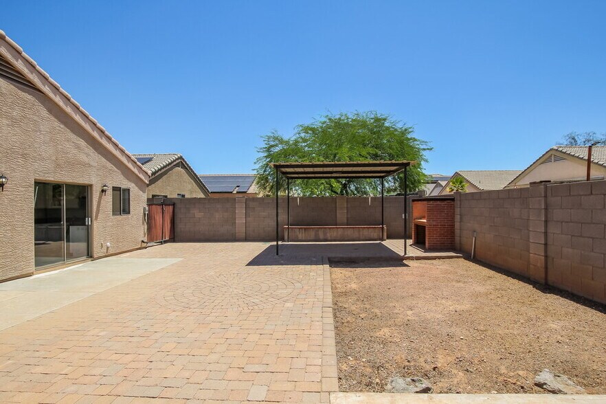 Building Photo - 12417 W Larkspur Rd